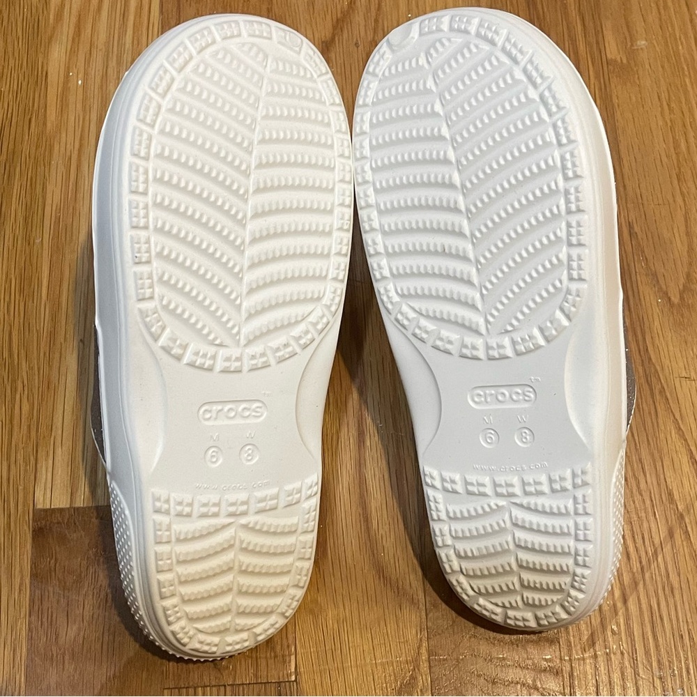 New without tags Crocs - Picture 3 of 3